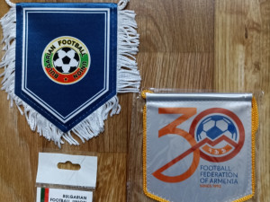 Zastavice i značke Bugarske i Armenije