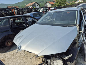 Hauba skoda octavia a7 prednja siva extra stanje