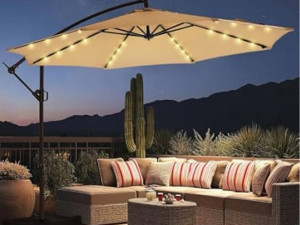 Suncobran viseci sa LED rasvjetom i solarnim punjenjem