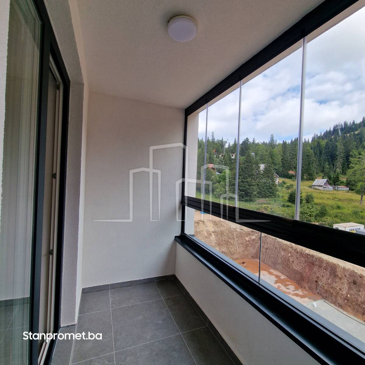 Apartman Jahorina nov i novoopremljen 52m2 sa dva balkona 5