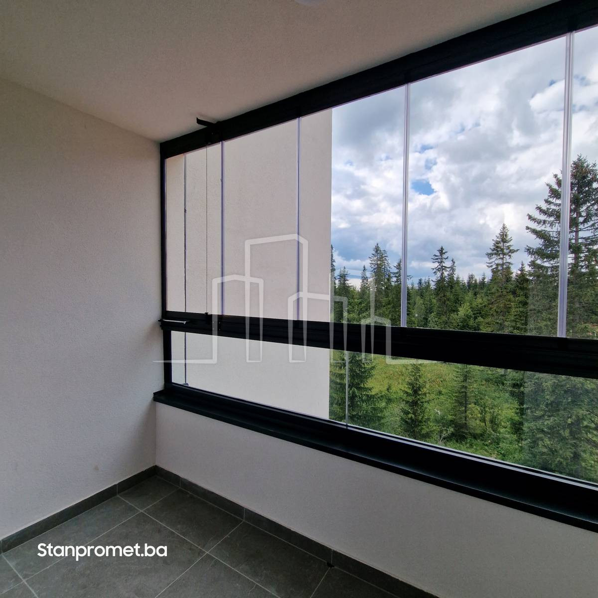 Apartman Jahorina nov i novoopremljen 52m2 sa dva balkona 22