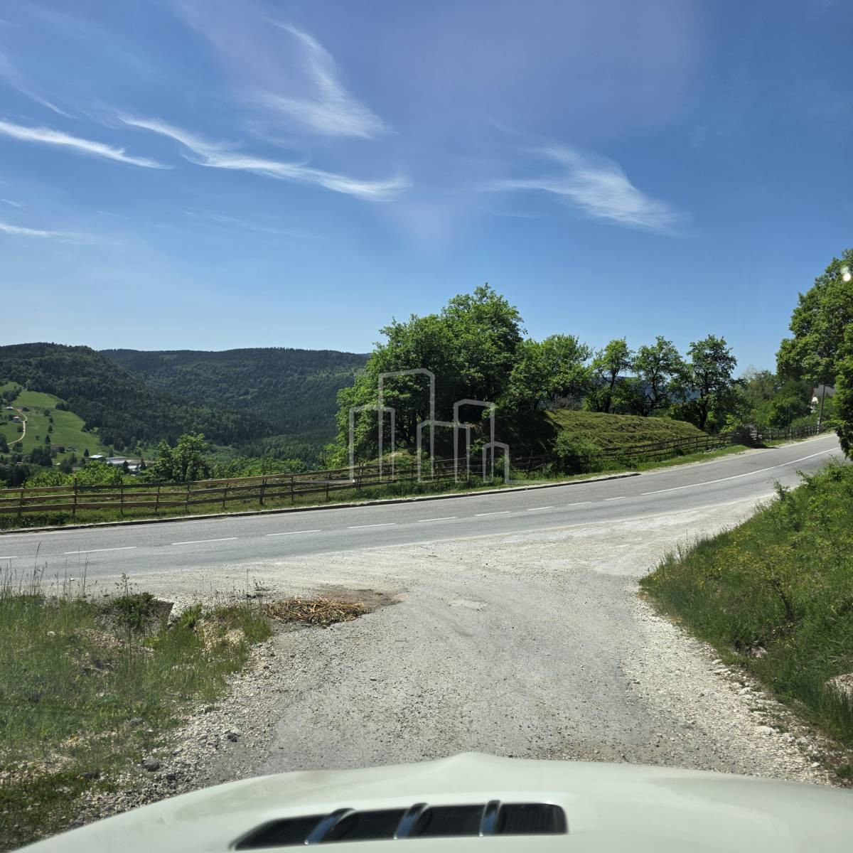 Ravna Romanija zemljište 2058m2 vikend naselje sa objektom 2