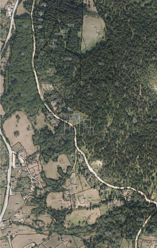 Ravna Romanija zemljište 2058m2 vikend naselje sa objektom 11