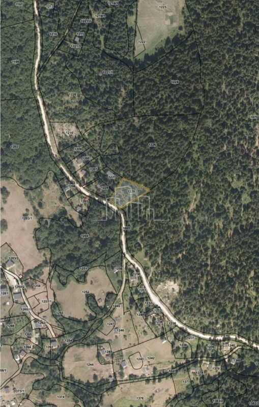 Ravna Romanija zemljište 2058m2 vikend naselje sa objektom 12