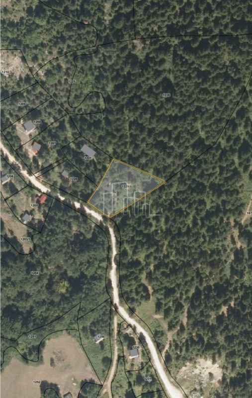 Ravna Romanija zemljište 2058m2 vikend naselje sa objektom 13