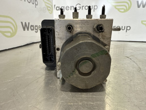 ABS pumpa modul Nissan Qashqai 2015 (fotografija 1)