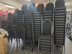 Stolice metalne crvene crne više komada