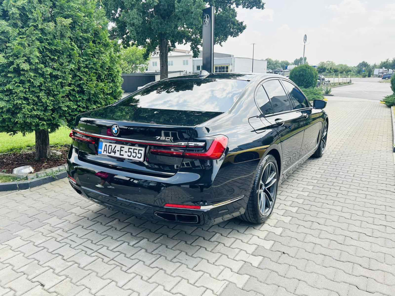 BMW 750i xDrive M - FULL Oprema