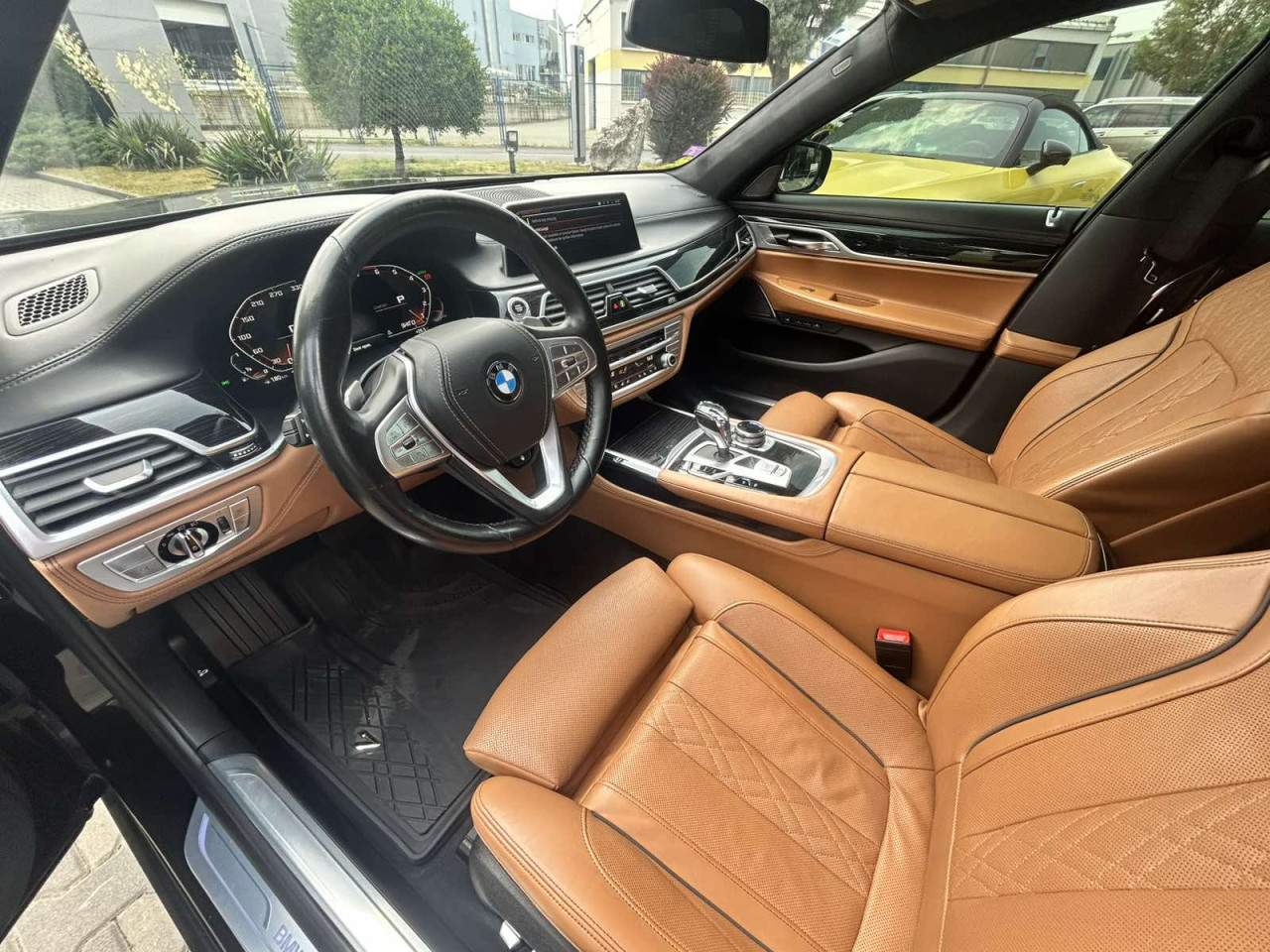 BMW 750i xDrive M - FULL Oprema