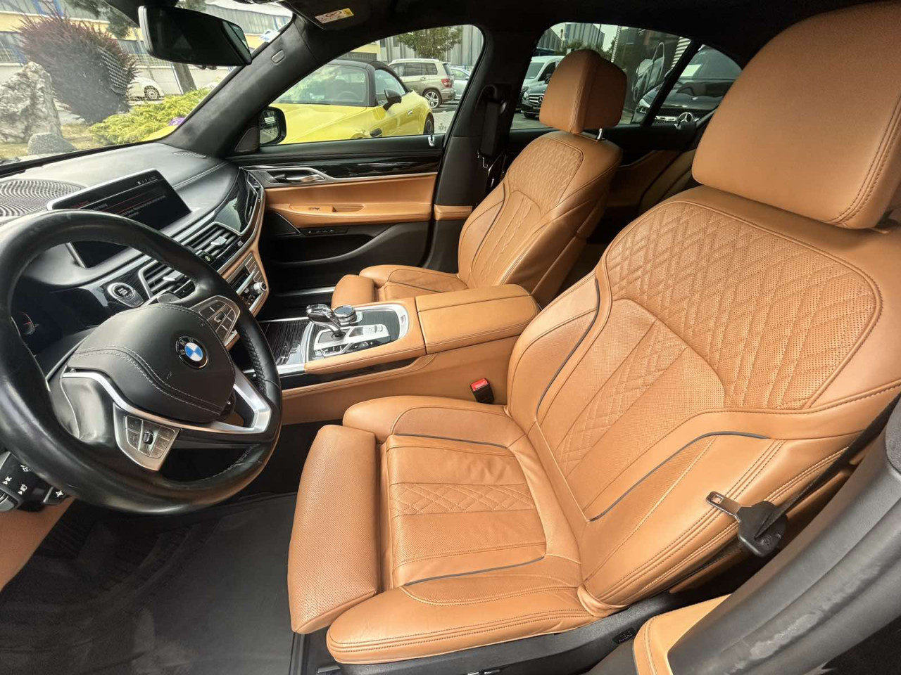 BMW 750i xDrive M - FULL Oprema