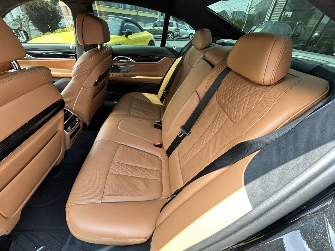 BMW 750i xDrive M - FULL Oprema