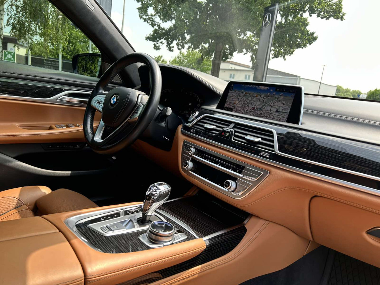 BMW 750i xDrive M - FULL Oprema