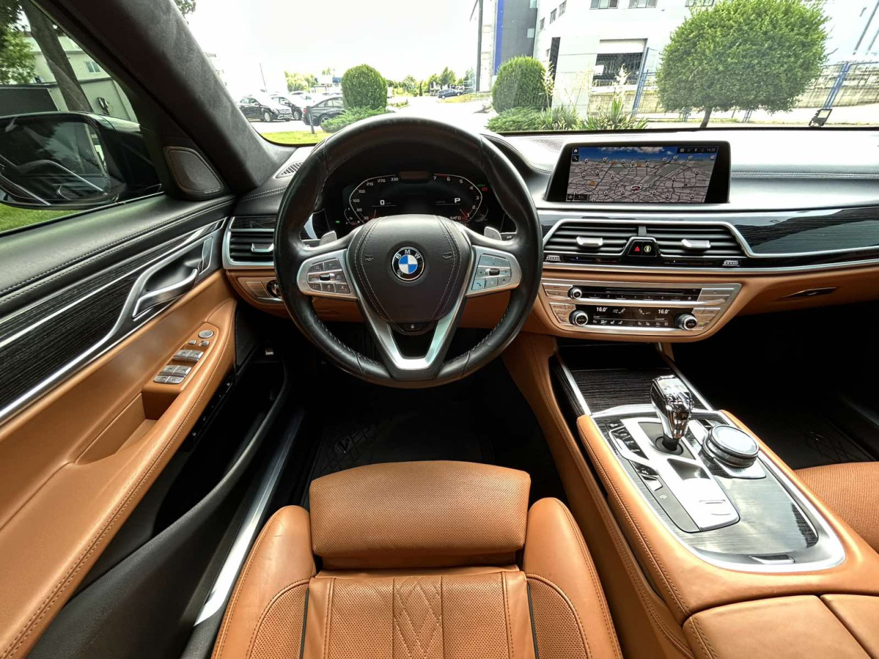 BMW 750i xDrive M - FULL Oprema
