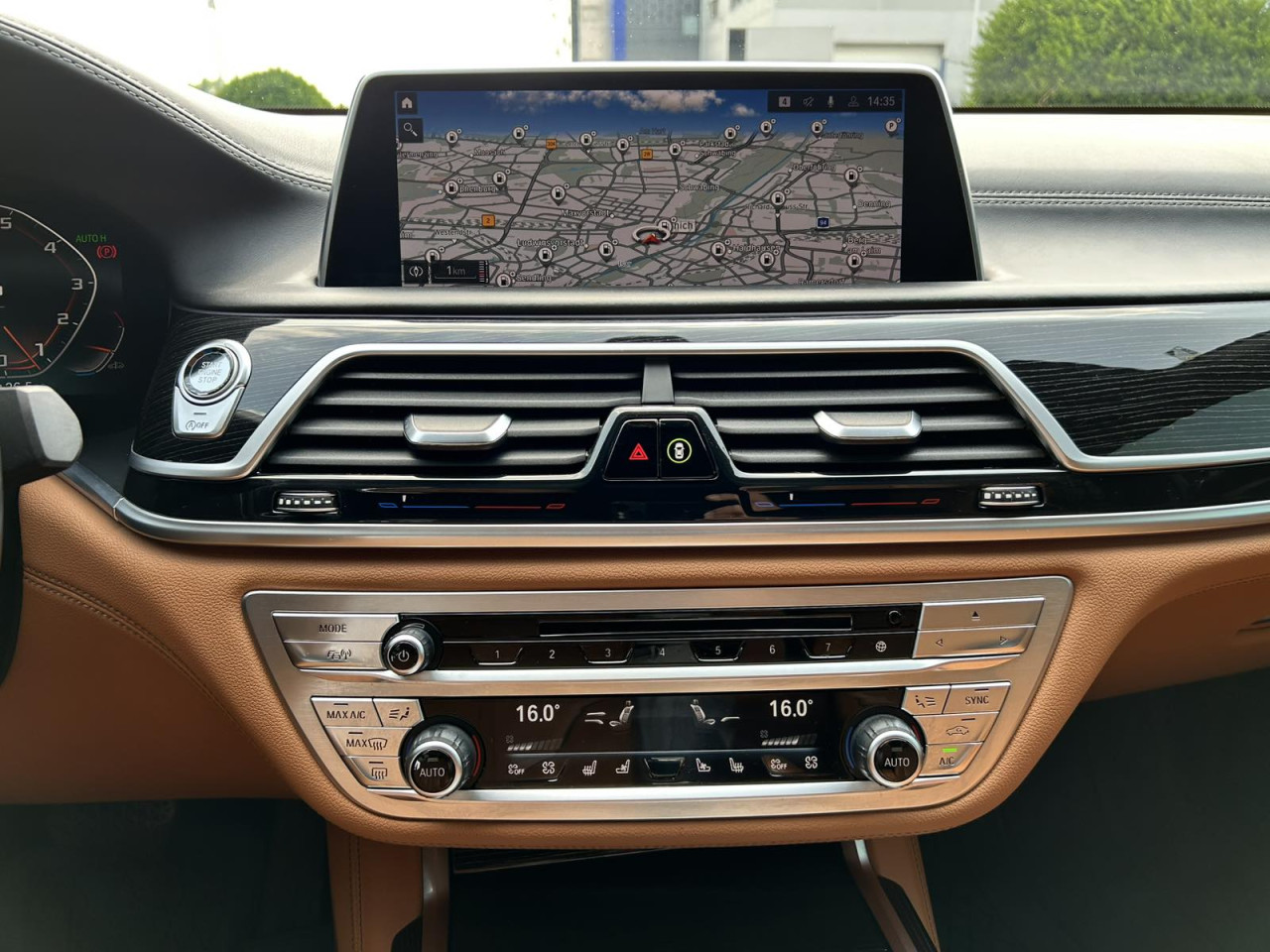 BMW 750i xDrive M - FULL Oprema