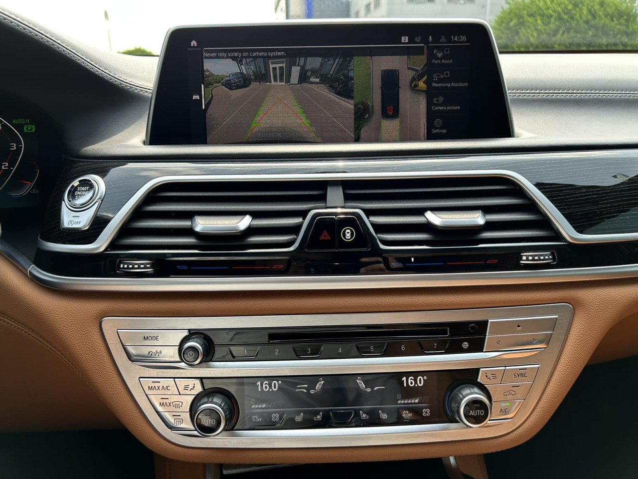 BMW 750i xDrive M - FULL Oprema