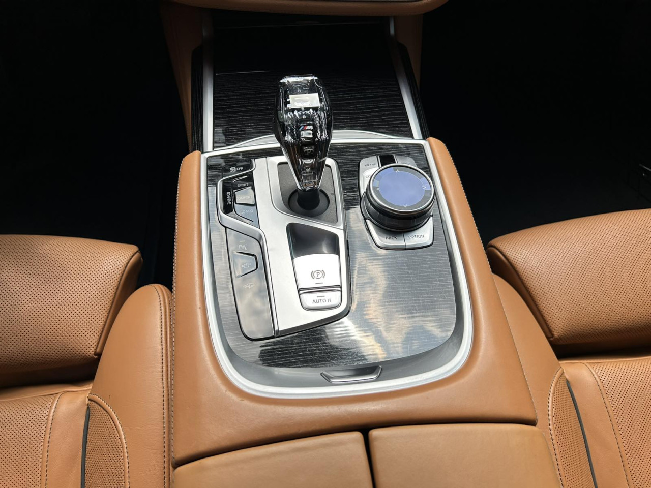 BMW 750i xDrive M - FULL Oprema