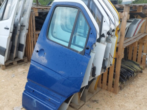 Vrata prednja desna / Crafter i Sprinter / VCS/35 / DIJELOVI