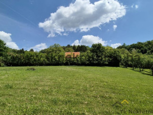 MANDIĆI - Ravna parcela 1816 m2, pored glavnog puta