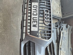 Prednji branik maska karambolka audi q3