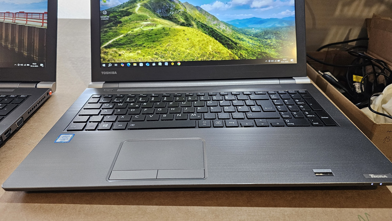 Toshiba, Tecra A50-C-1ZU i5 6200U 2,3GHz 8GB 256GBSSD 15,6" FHD