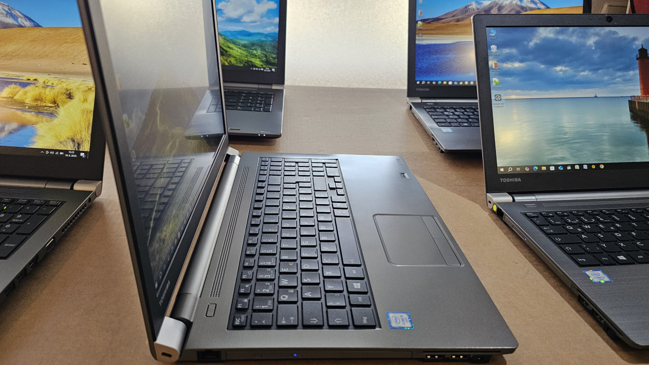 Toshiba, Tecra A50-C-1ZU i5 6200U 2,3GHz 8GB 256GBSSD 15,6" FHD