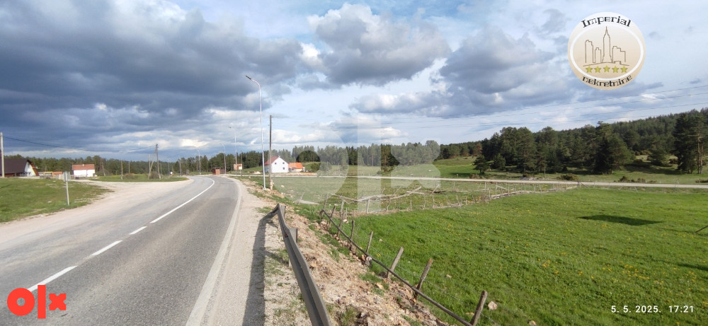 Zemljište Ravna Romanija, 4000 m2, odmah uz reg. put Sarajevo- Bg