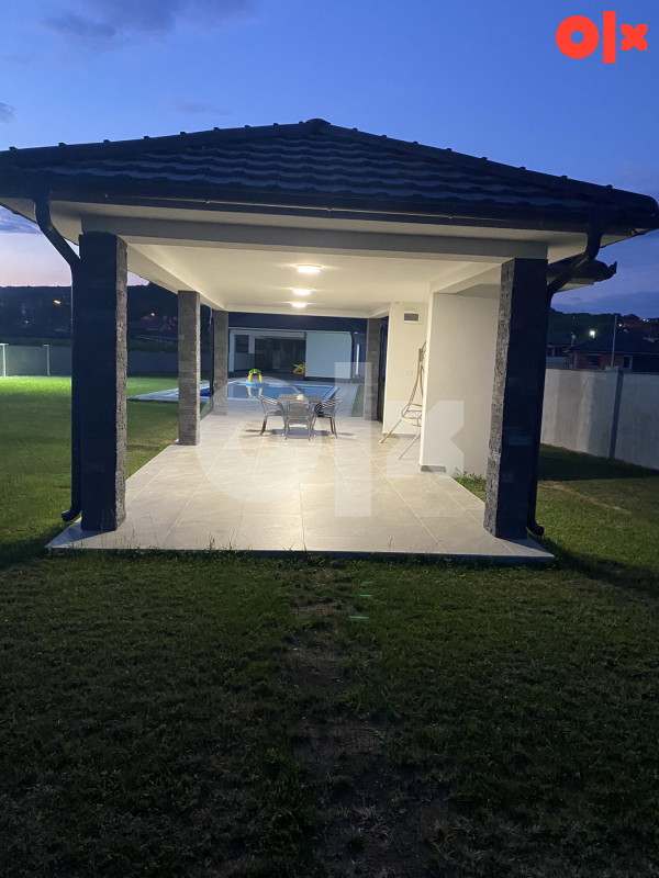 BANJA LUKA - KUCA SA BAZENOM NA OBALI VRBASA 14