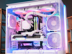 GAMING PC AMD Ryzen 7 9700X Asrock RX 9070 XT 32GB
