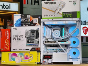 GAMING PC AMD Ryzen 7 9800X3D Gigabyte GeForce RTX 5070 Ti 16GB