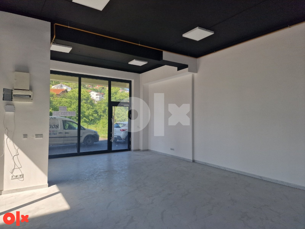 Izdajem poslovni prostor na Šipu 77m2 adresa Dejzina Bikića 18h 3