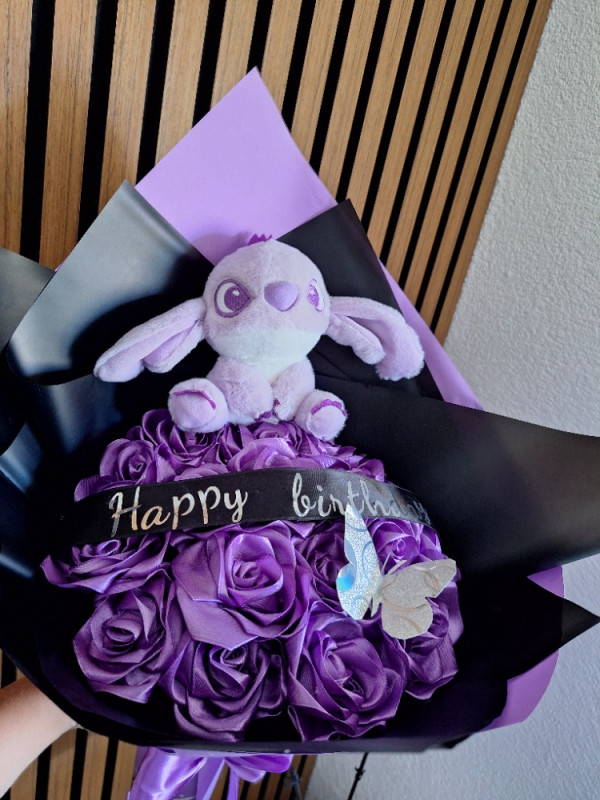 POKLON BUKET RUZA NATPIS PO ZELJI + STITCH