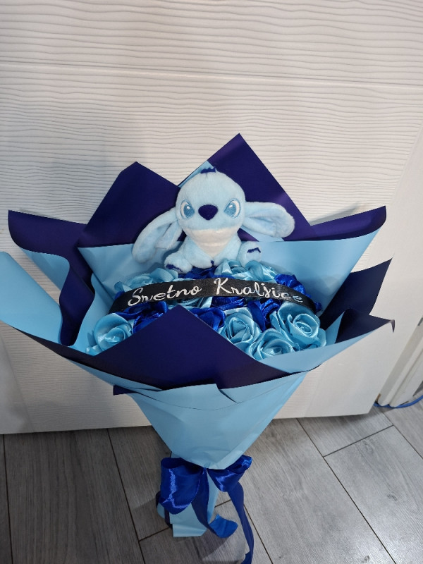 POKLON BUKET RUZA NATPIS PO ZELJI + STITCH