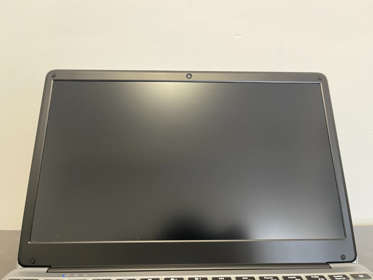 Chuwi HeroBook CWI514 x5-E8000 / 4GB / 64GB / 8h