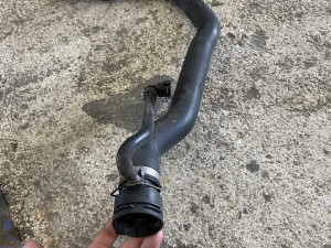 Crijevo vode gornje prelivno bmw e60 e61 525d 530d