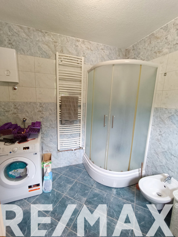 Kuća sa bazenom i ladarom kod stadiona,Prnjavor 33