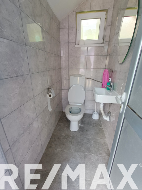 Kuća sa bazenom i ladarom kod stadiona,Prnjavor 41