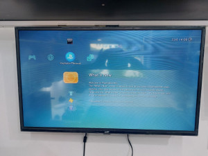 TV Elit 32" / sve uredno garancija / kompletan / noge + daljinski