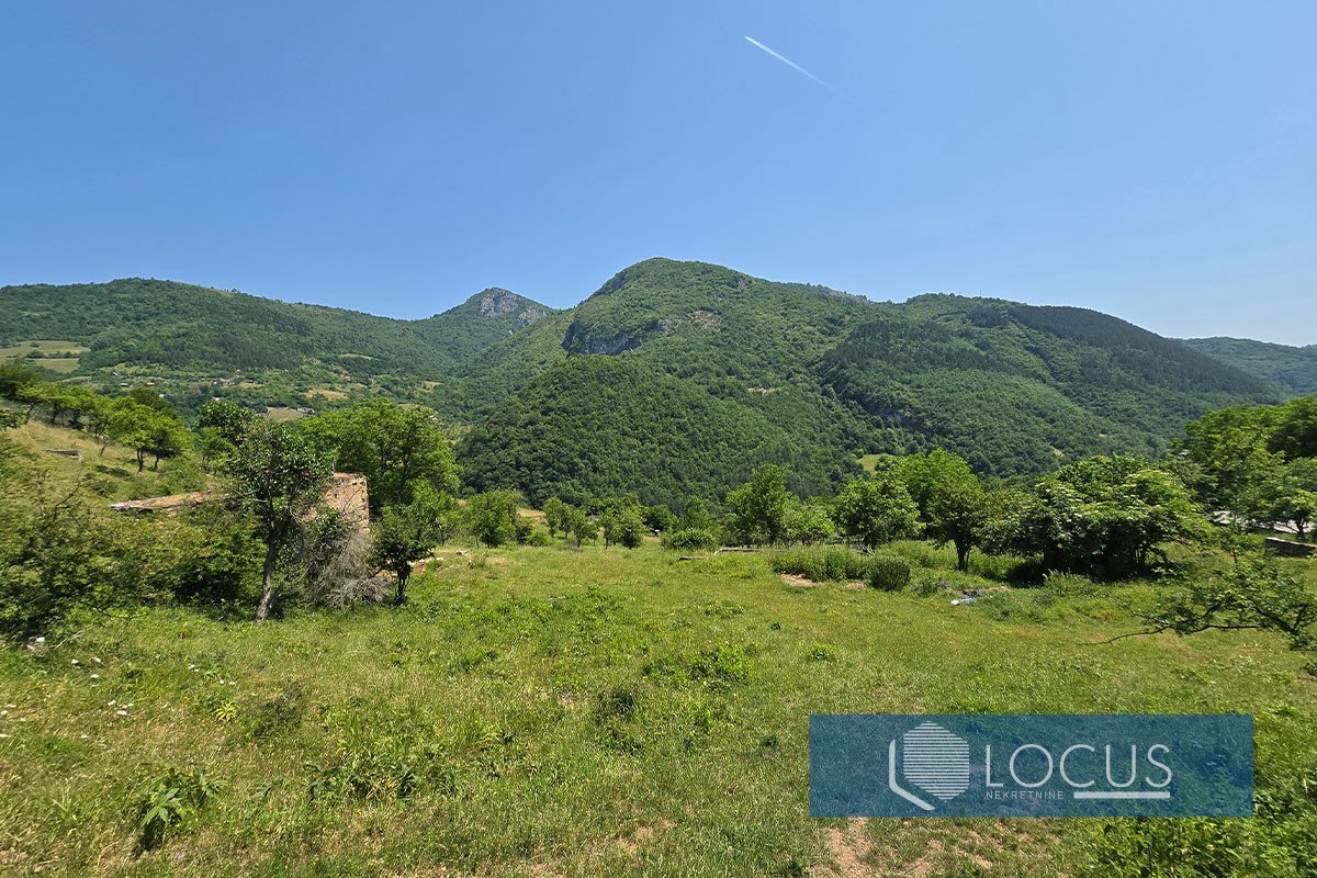 LOCUS: Zemljište površine 47.849m2, Nahorevo, Centar 5