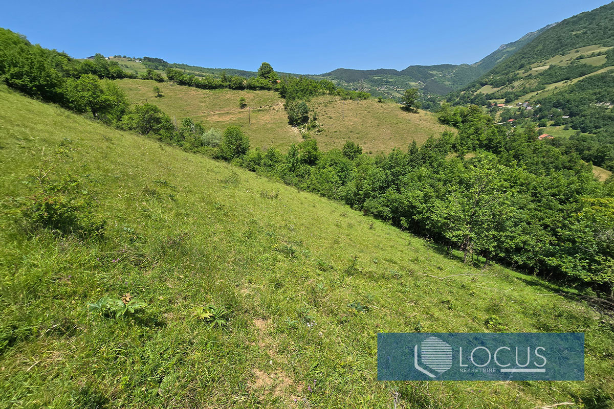 LOCUS: Zemljište površine 47.849m2, Nahorevo, Centar 11