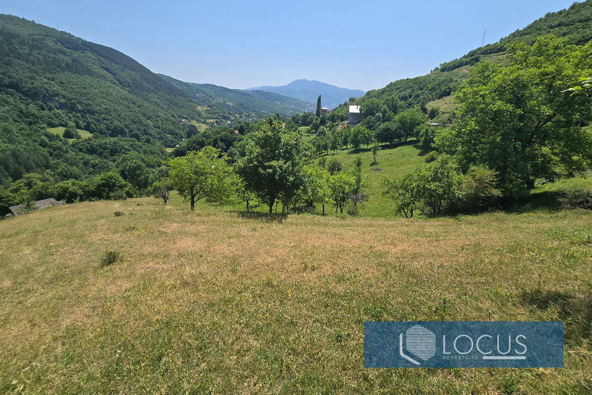 LOCUS: Zemljište površine 47.849m2, Nahorevo, Centar 13
