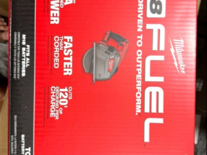 Milwaukee akumulatorska kruzna pila za metal 203 mm