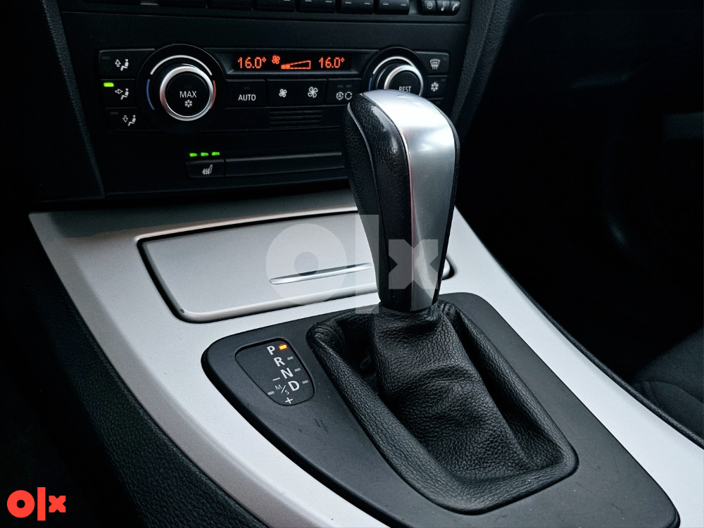 BMW E90 318d Automatik FACELIFT // Prvi vlasnik // Servisna