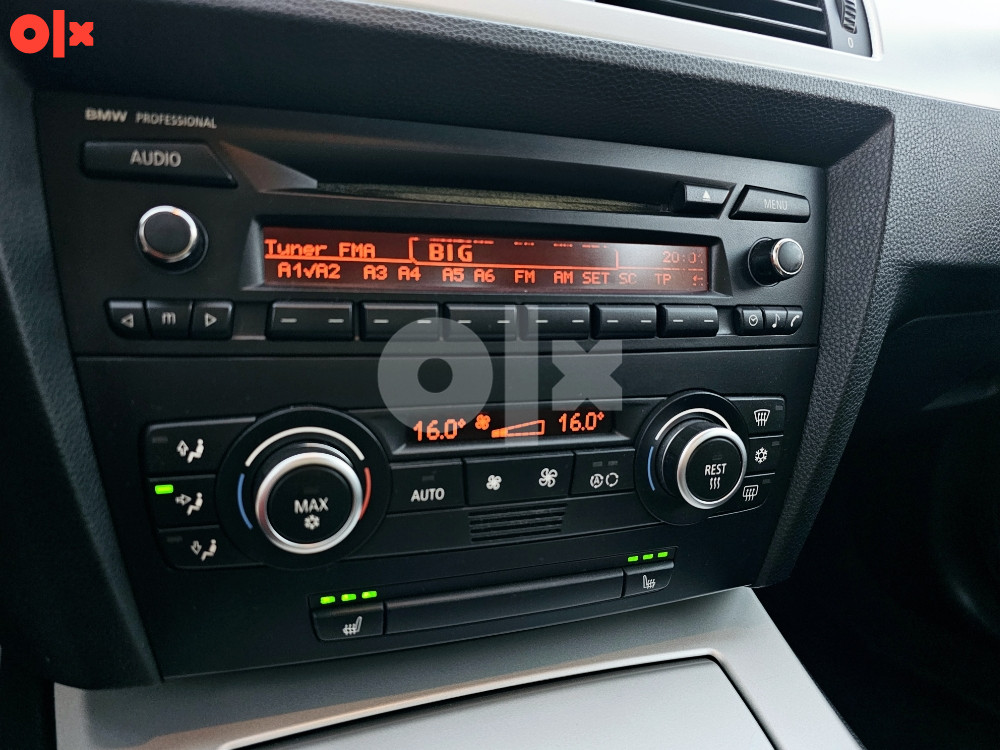 BMW E90 318d Automatik FACELIFT // Prvi vlasnik // Servisna