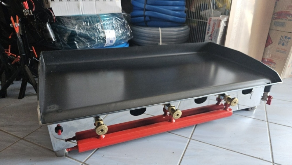 PROFESIONALNI PLINSKI ROSTILJ NA PLIN 100x55x4MM SA UPALJAČEM