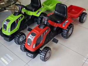 Traktor sa prikolicom