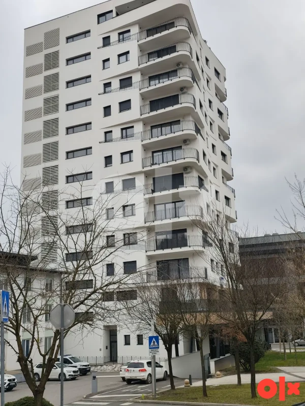 Trosoban stan na 6-tom spratu Cazin centar
