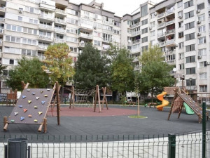 GRUNT - Sarajevo - Novo Sarajevo renoviran 52 m2 plus balkon