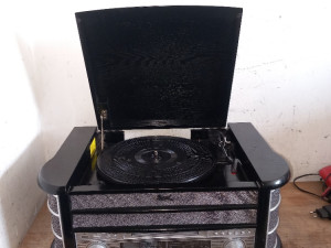 Extra gramofon Dual NR 4,CD ,radio tuner,kasetofon USB AUX MP3