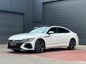 Volkswagen Arteon R 320ks 4Motion DSG Pano Kamera 2021 82000km