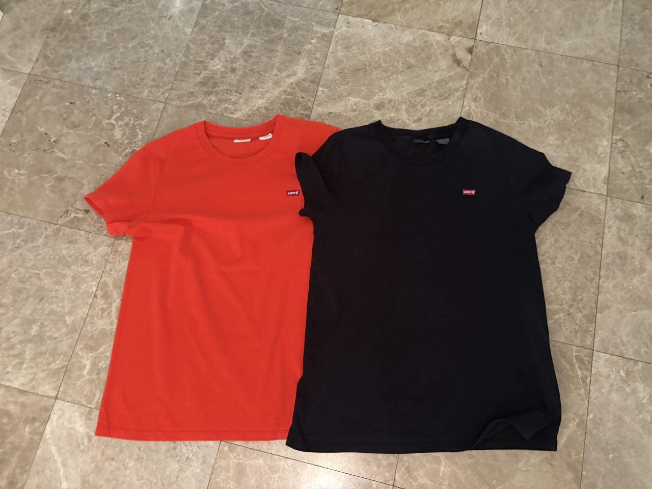 Zenska majica Levis, cijena za 2 kom, vel S/M